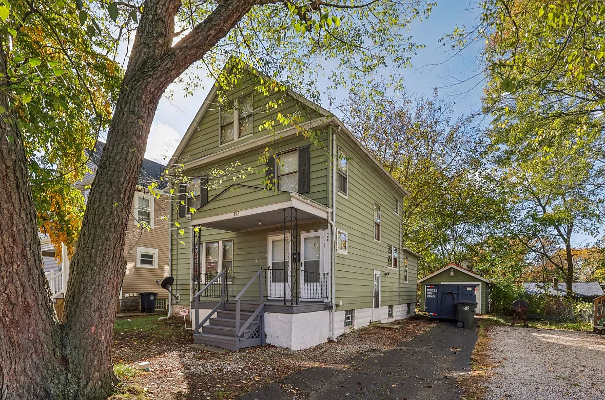 398 Margaret St — Photo 2