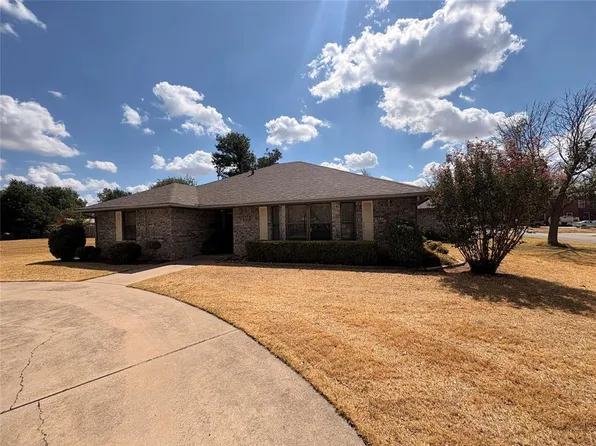 1327 W Kansas Ave, Chickasha, OK 73018