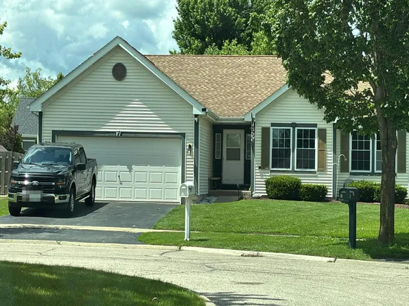 7 Briarcliff Ct, Lake In The Hills, IL 60156
