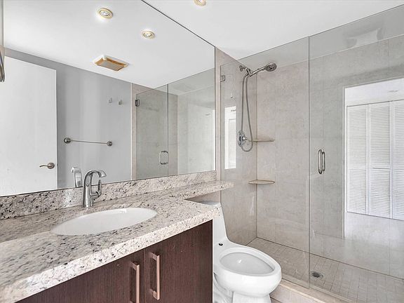 5th image of 600 Parkview Drive #719