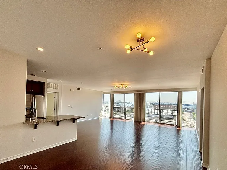 629 Traction Ave #606 — Photo 3