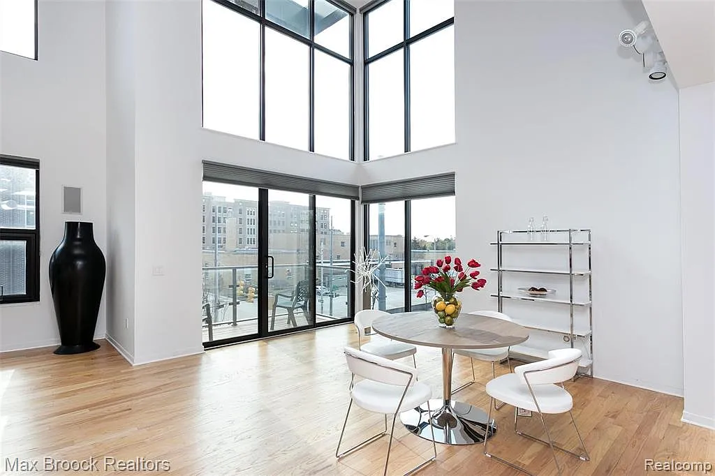 2 bed, 2878 sqft, $3,950 — Photo 4