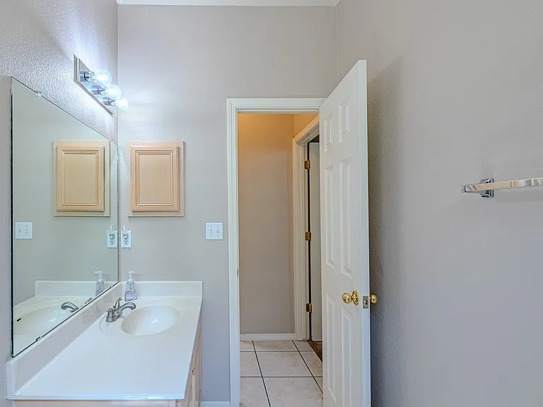 1124 Calle Corvo NE — Photo 38