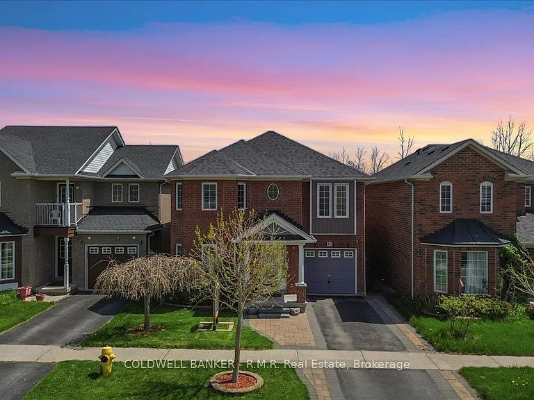 45 Angier Cres — Photo 1