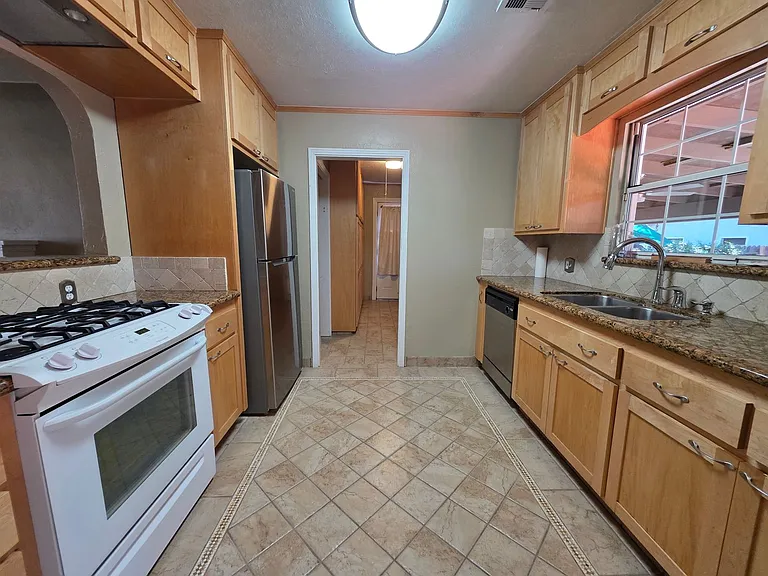221 Oakshire Ave — Photo 10