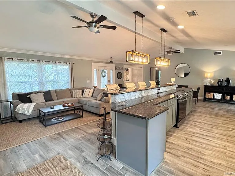 323 SW Ridge Ln — Photo 16