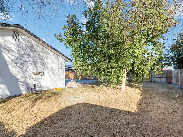 929 Moffat Dr — Photo 20