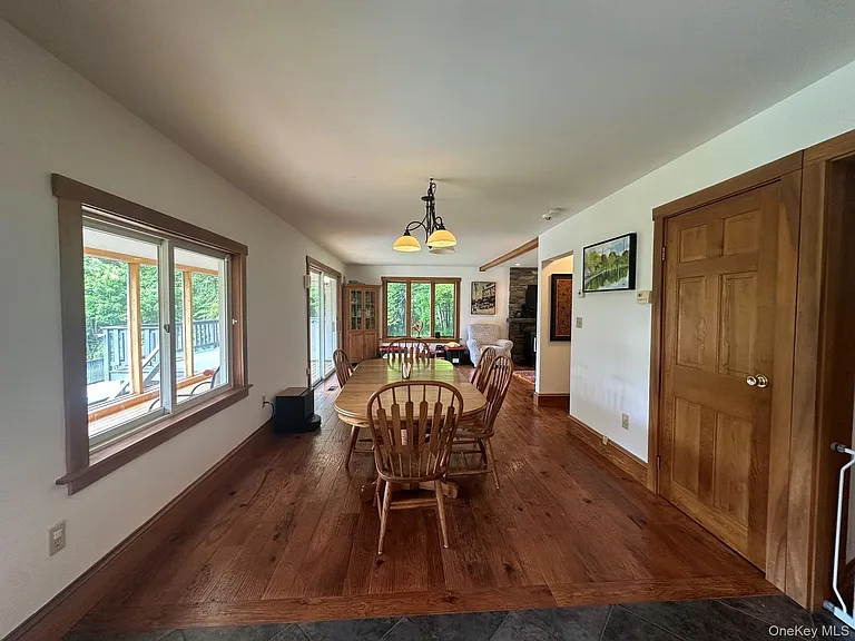 109 Brush Hill Rd — Photo 6