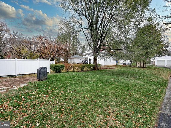 4th image of 1817 Elm St