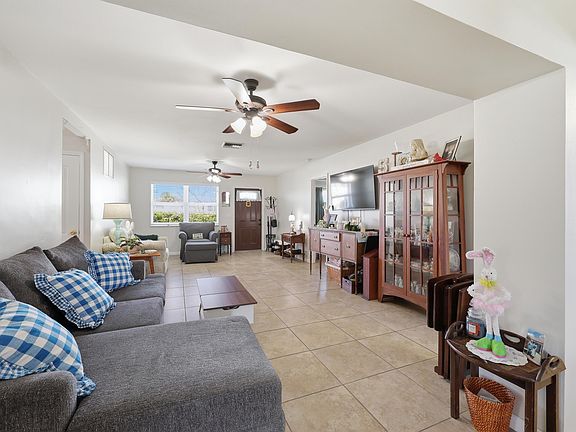 4th image of 305 Circle E