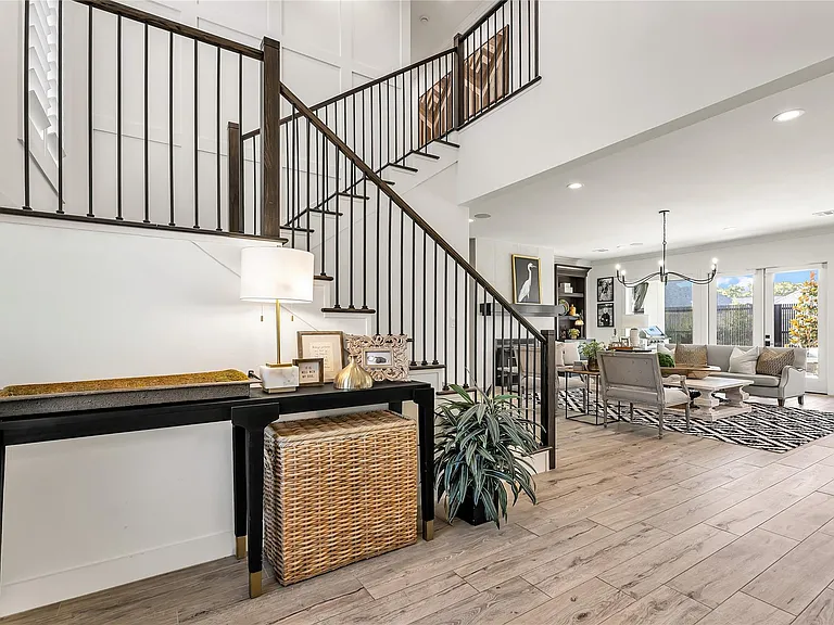 2033 Pebble Bend Dr — Photo 2