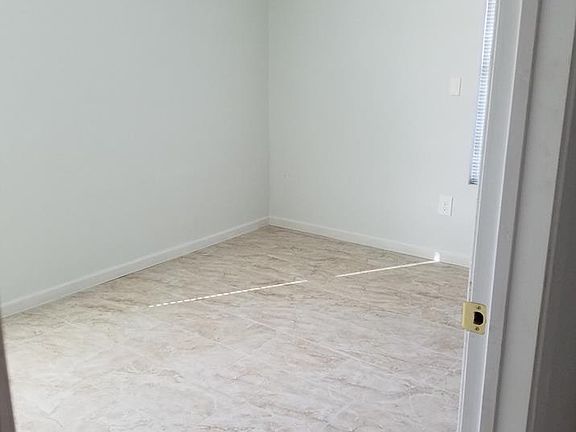 5th image of 3602 E Juan Linn St #4e917d1f7