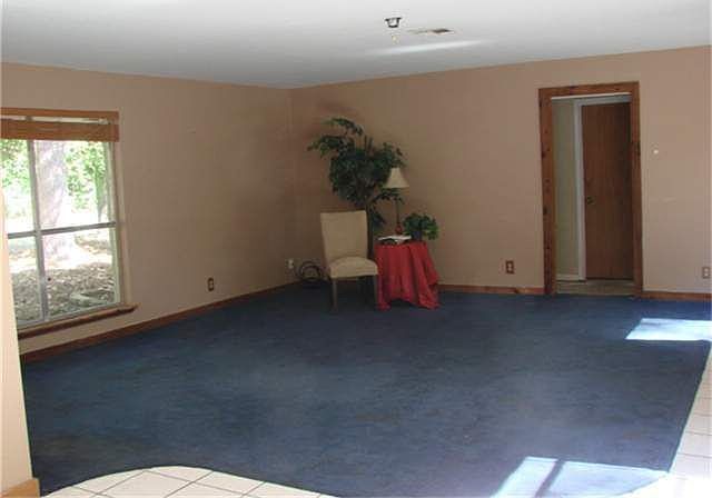 2nd image of 215 Kelly Rd