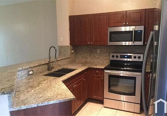 4th image of 8808 S Isles Cir
