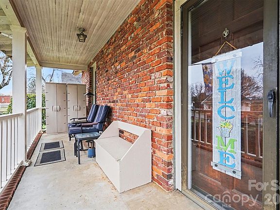 3rd image of 7 Stowe St