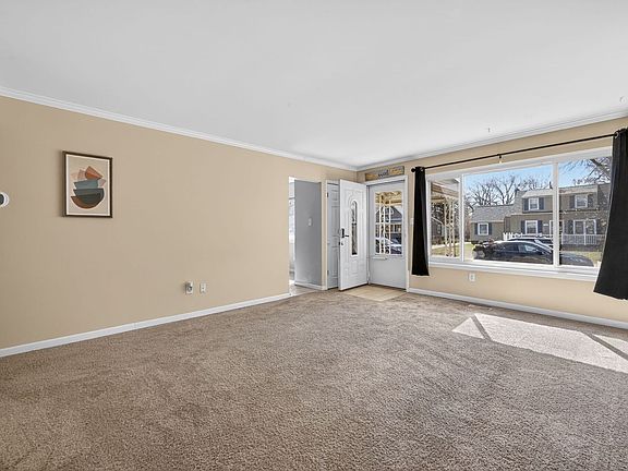 4th image of 35046 Rosslyn St