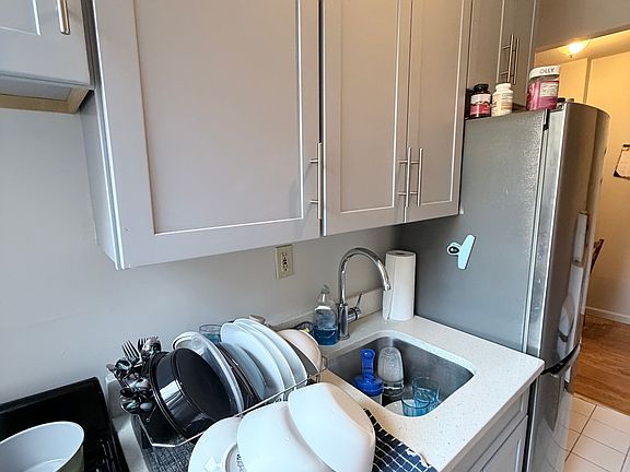 4th image of 446 E 78th St APT 12