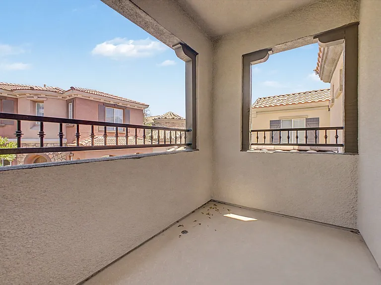 2435 Cordoba Bluff Ct — Photo 30