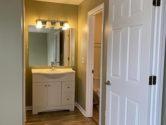 4th image of 407 N Cambridge Dr