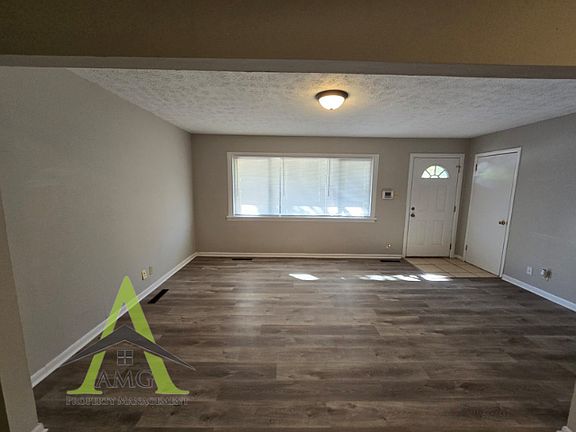 3rd image of 4061 N Arlington Ave
