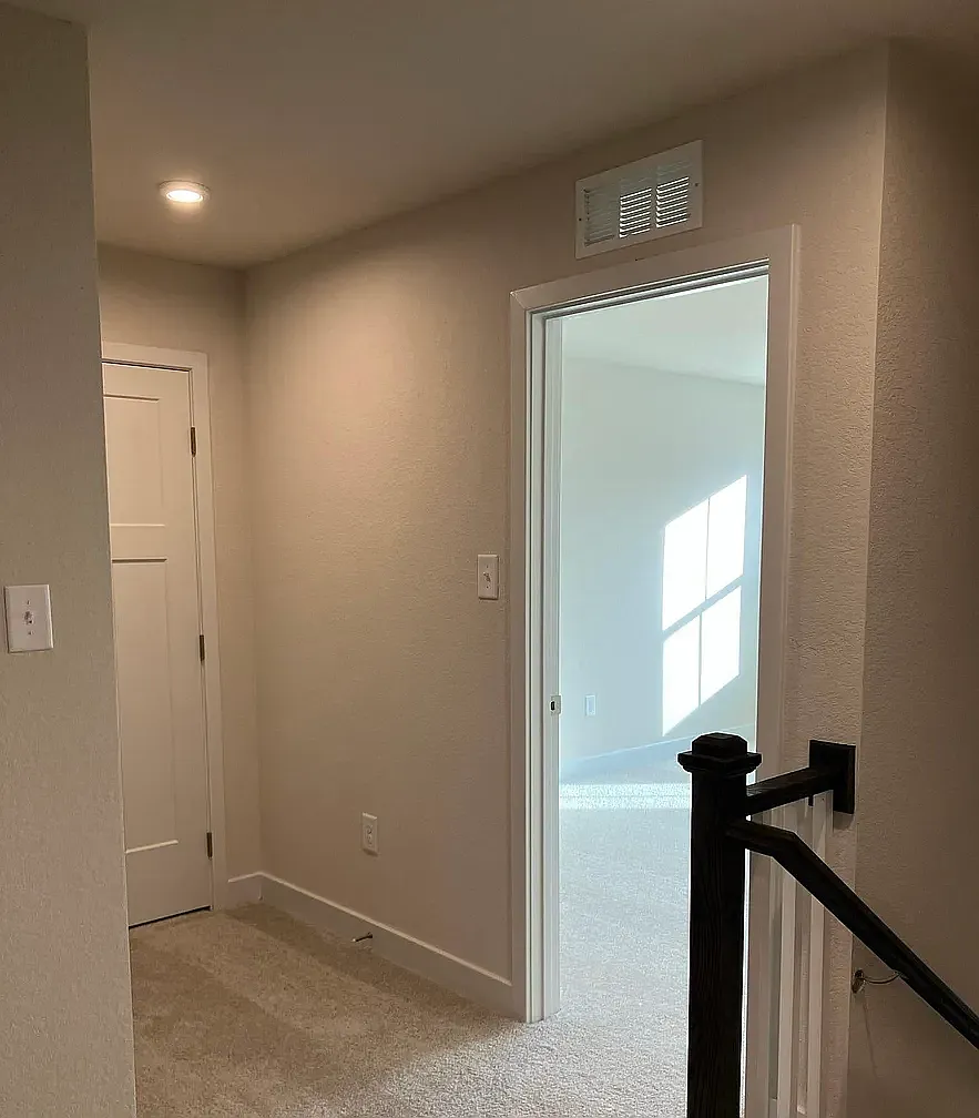 3 bed, 2046 sqft, $2,990 — Photo 4