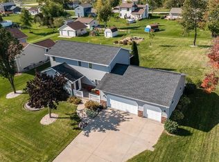 615 Grand Ct, Robins, IA 52328