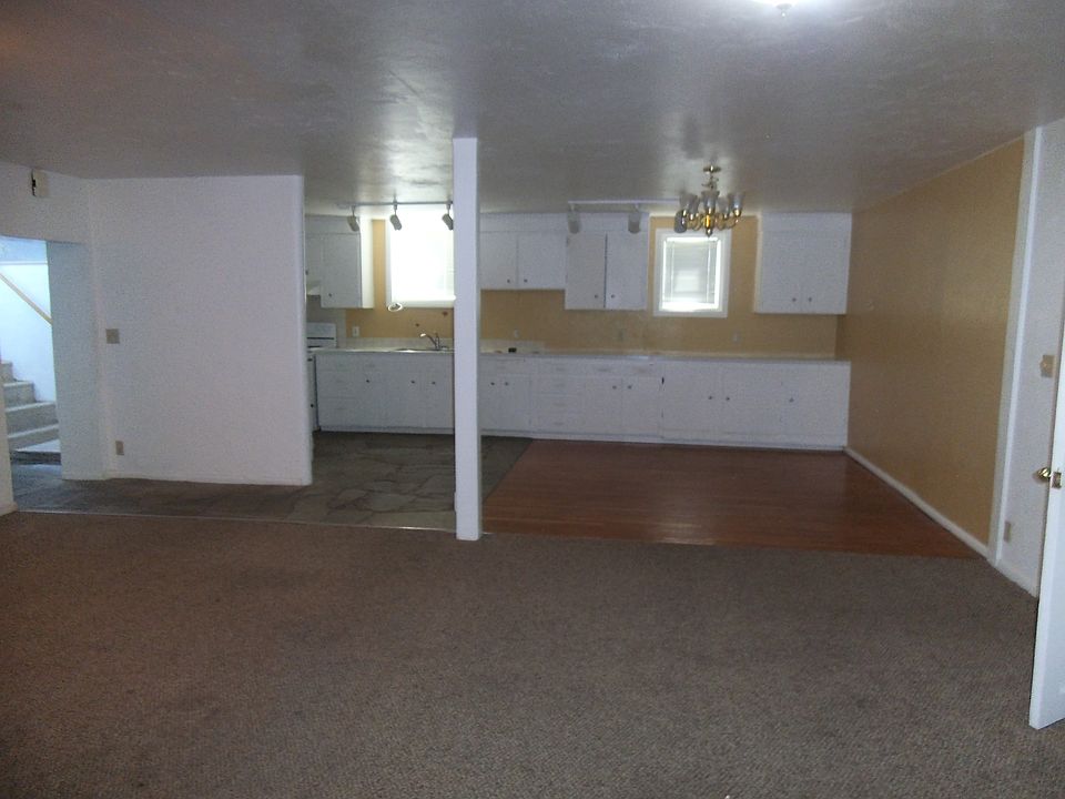 1st image of 206 Madison St W #6