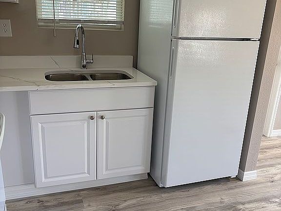 5th image of 4828 Swan Dr