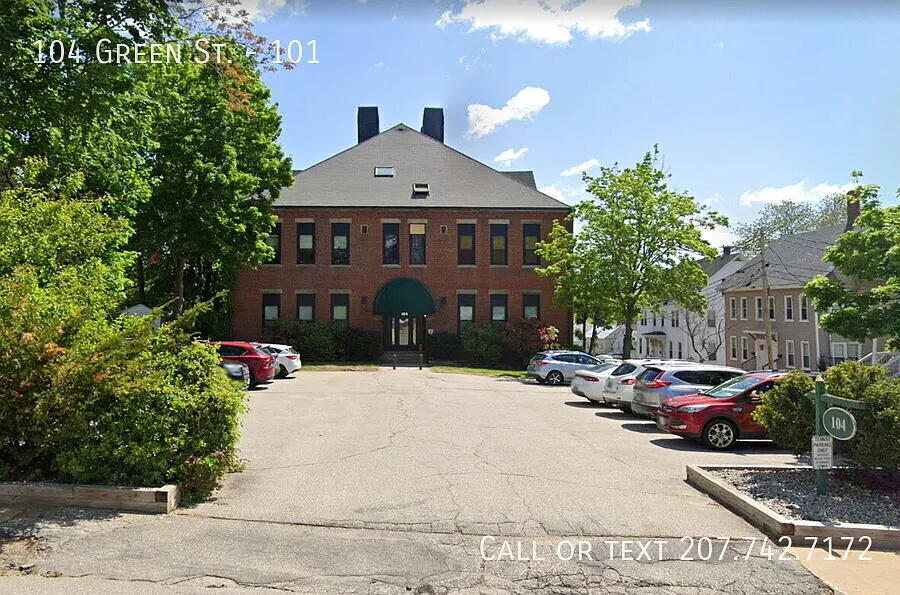 Heat & Hot Water Included! Converted School House - Gorgeous 2 Bedroom Apt, Somersworth. — Photo 2