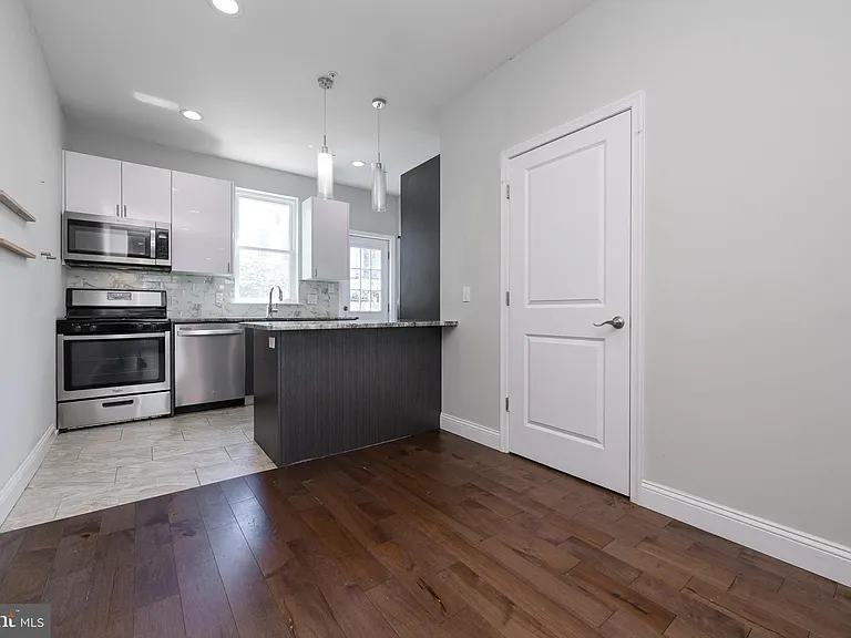 1439 N Newkirk St — Photo 7