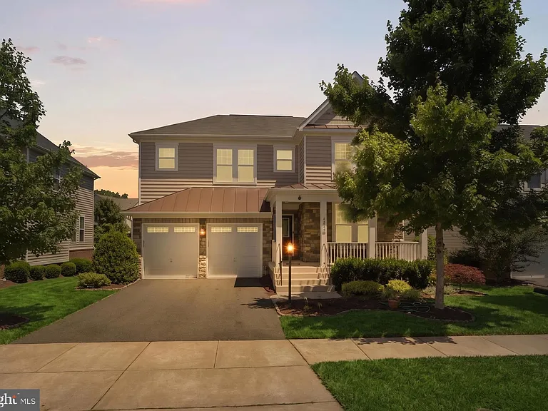 42522 Stratford Landing Dr — Photo 1
