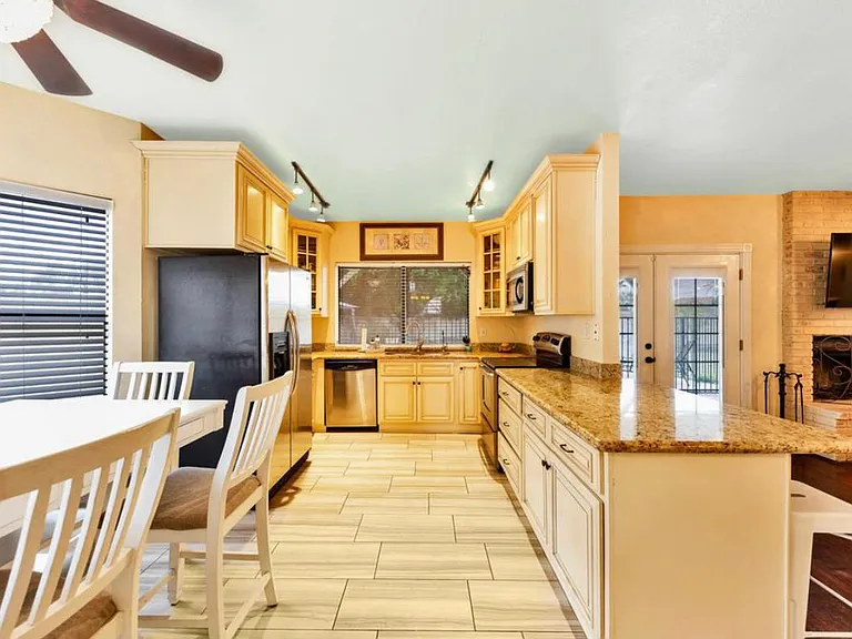 5609 E Greenway Cir — Photo 5