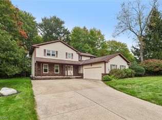 32921 N Burr Oak Dr, Solon, OH 44139