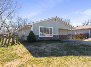 1713 E 17th St, Lawrence, KS 66044