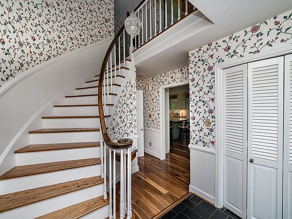 2nd image of 3028 Cardinal Pl #3