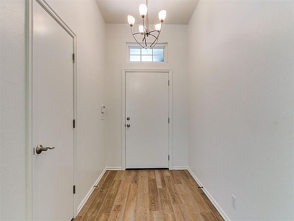 4th image of 409 NW 141st Cir