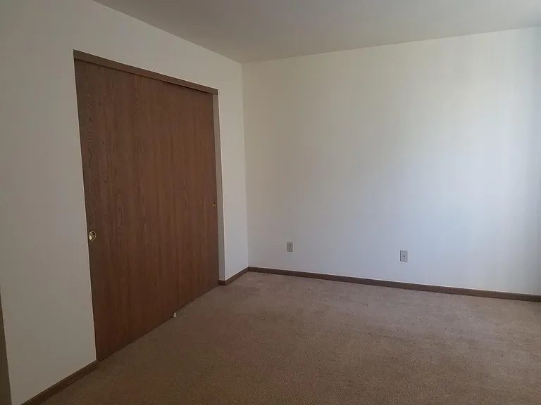 W171S7576 Lannon Dr — Photo 7