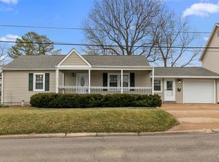 1026 Lindemann Rd, Saint Louis, MO 63131