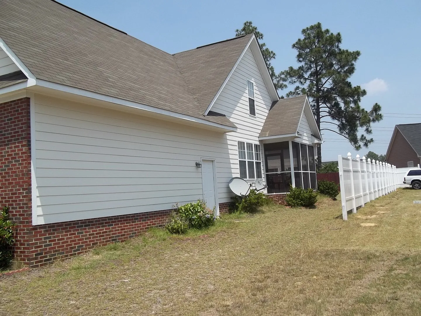 4 Bedroom 3 Full Baths! Coming Available after 08/31/26! — Photo 2