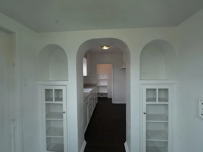 8019 8049 1/2 Alameda St — Photo 6