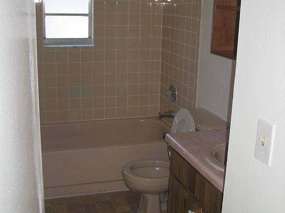 5th image of 2703 Lakeville Dr