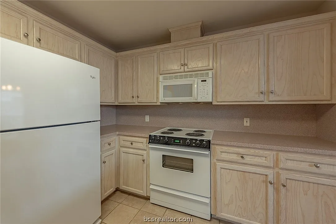 3 bed, 3.0 bath, 1499 sqft, $1,475 — Photo 3