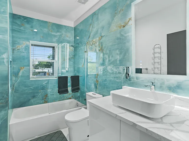 927 S Howard Ave #17 — Photo 14