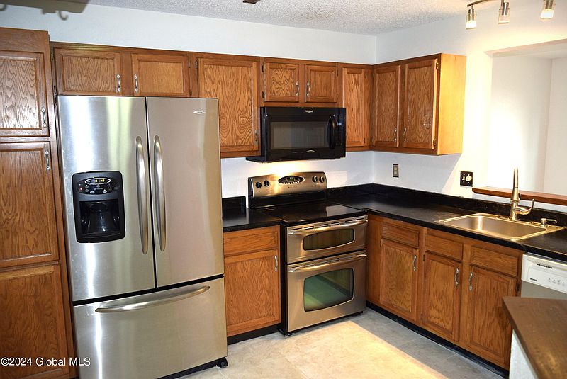 4th image of 79 Stoney Creek Drive