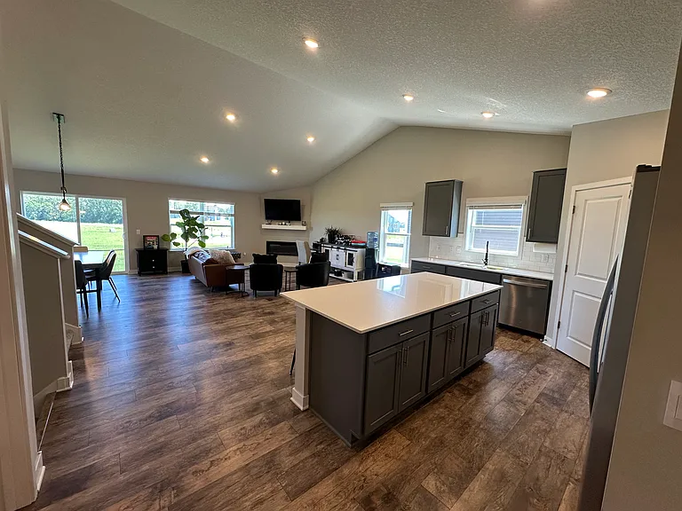 566 Greywood Blvd SW — Photo 14