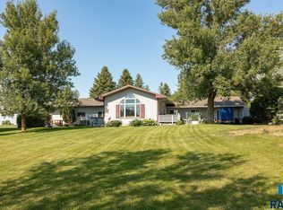 6102 Dakota Dr, Madison, SD 57042