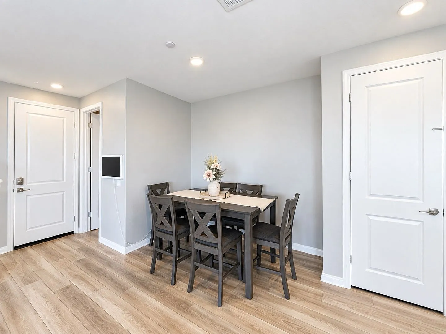 Coming Soon! 3 Bedroom Home For Rent In Five Points. — Photo 4