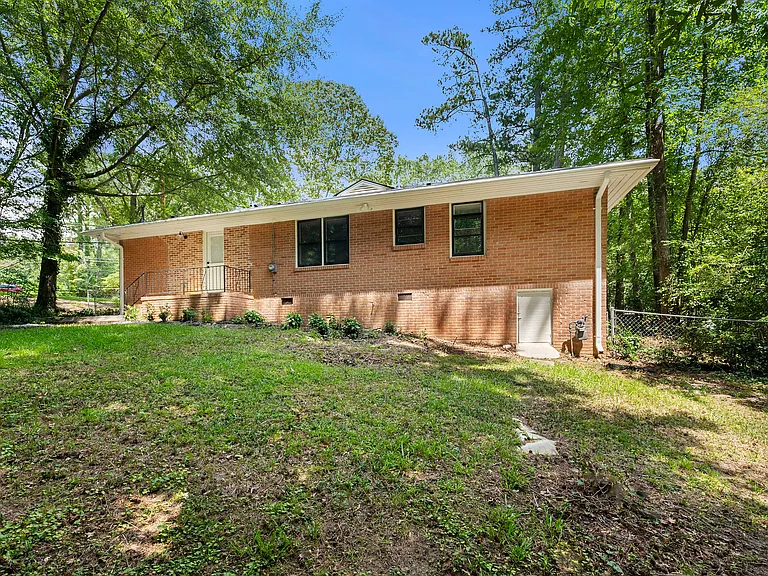 1540 Berkeley Ln NE — Photo 25