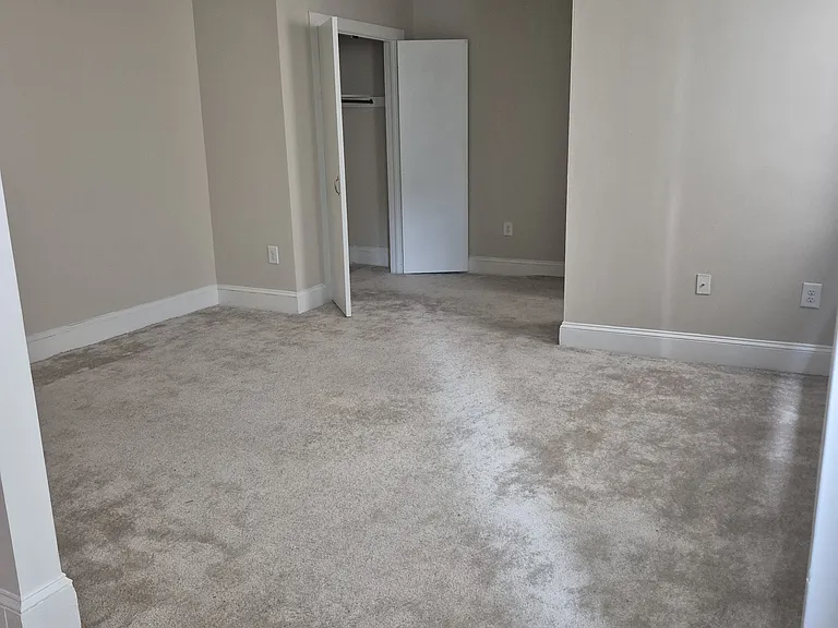 Kings Manor Apartments — Photo 18