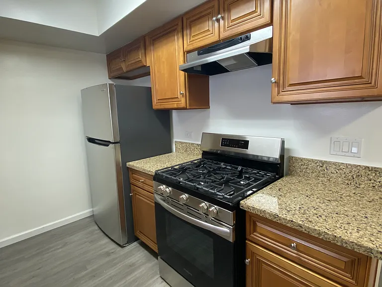 13418 Moorpark St #4 — Photo 11